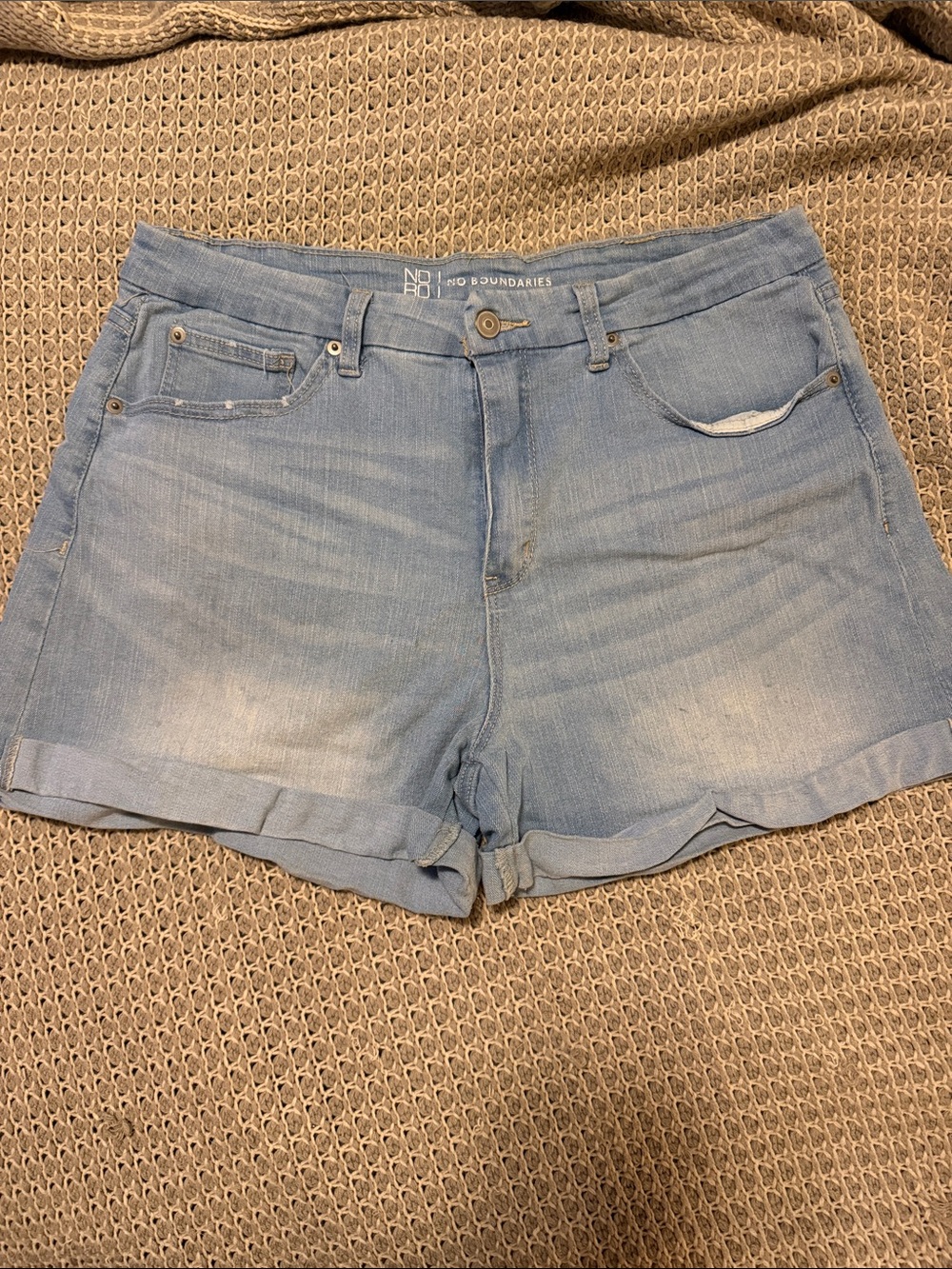 No Boundaries Light Wash Denim Roll Cuff Women's Shorts